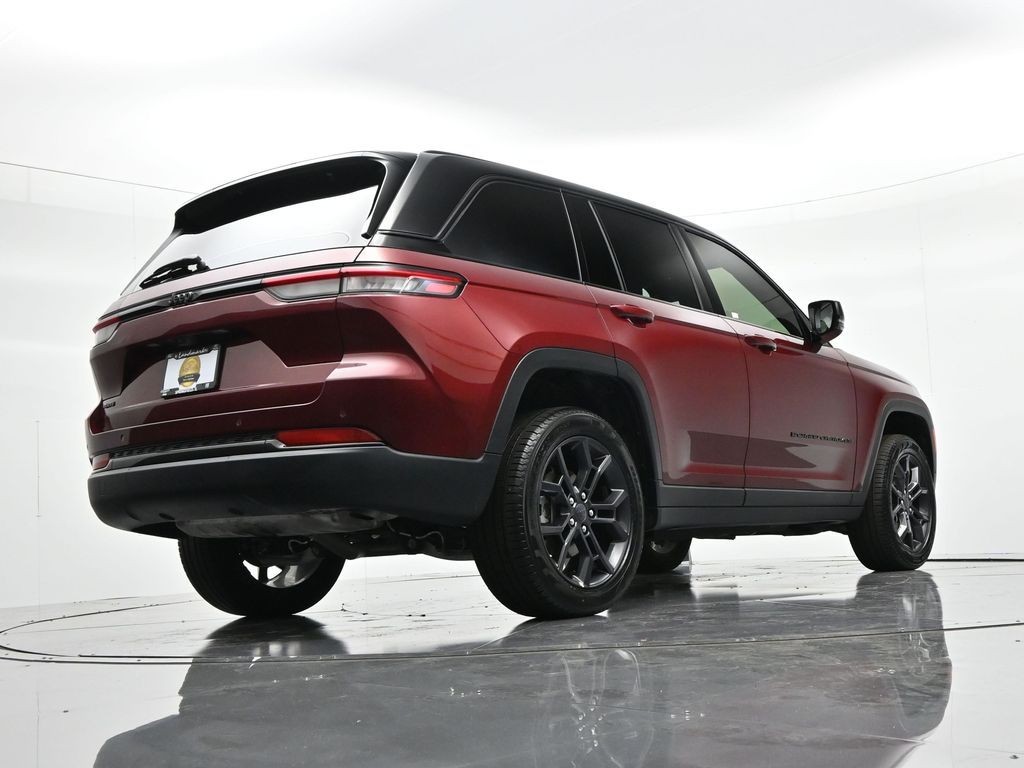 Jeep Grand Cherokee Vehicle Full-screen Gallery Image 31