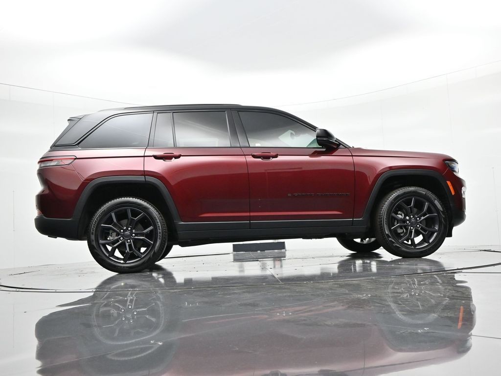 Jeep Grand Cherokee Vehicle Full-screen Gallery Image 32