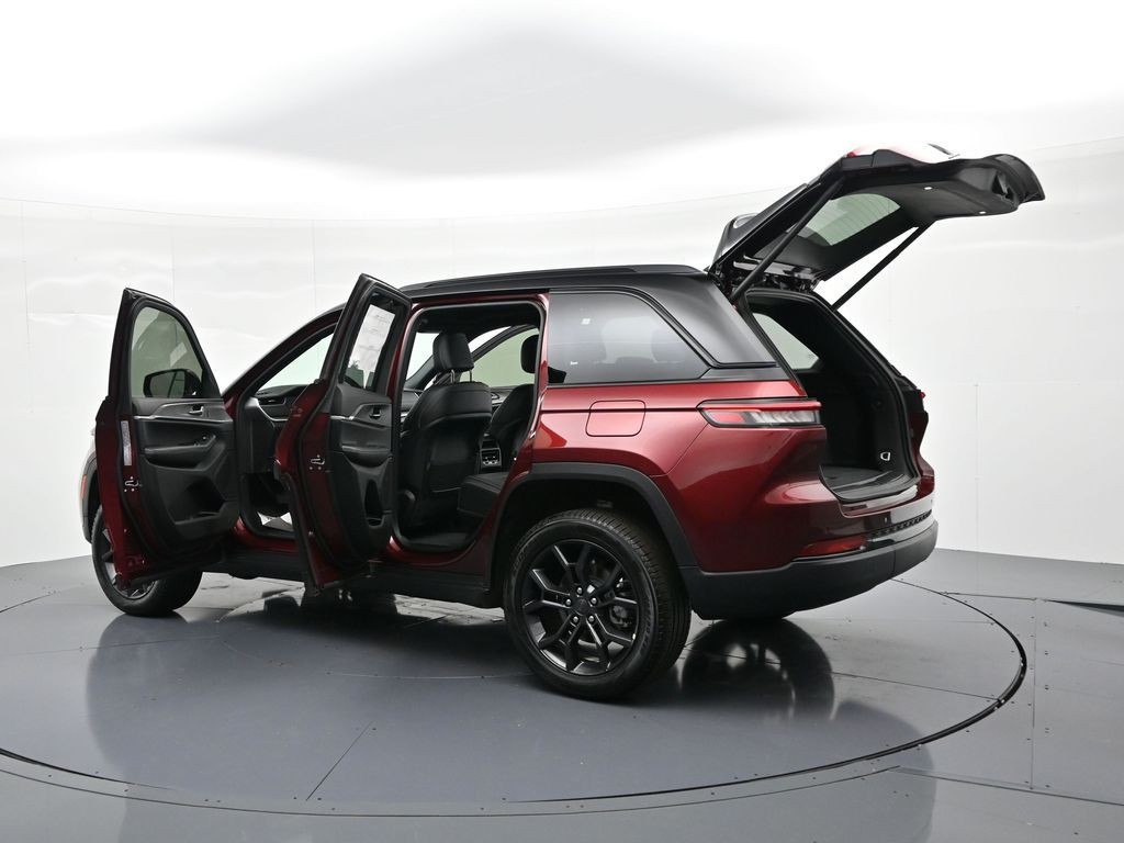 Jeep Grand Cherokee Vehicle Full-screen Gallery Image 34