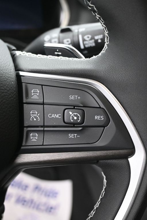 Jeep Grand Cherokee Vehicle Full-screen Gallery Image 19