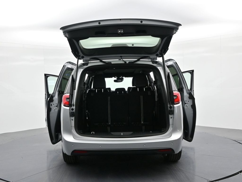 Chrysler Pacifica Vehicle Full-screen Gallery Image 29