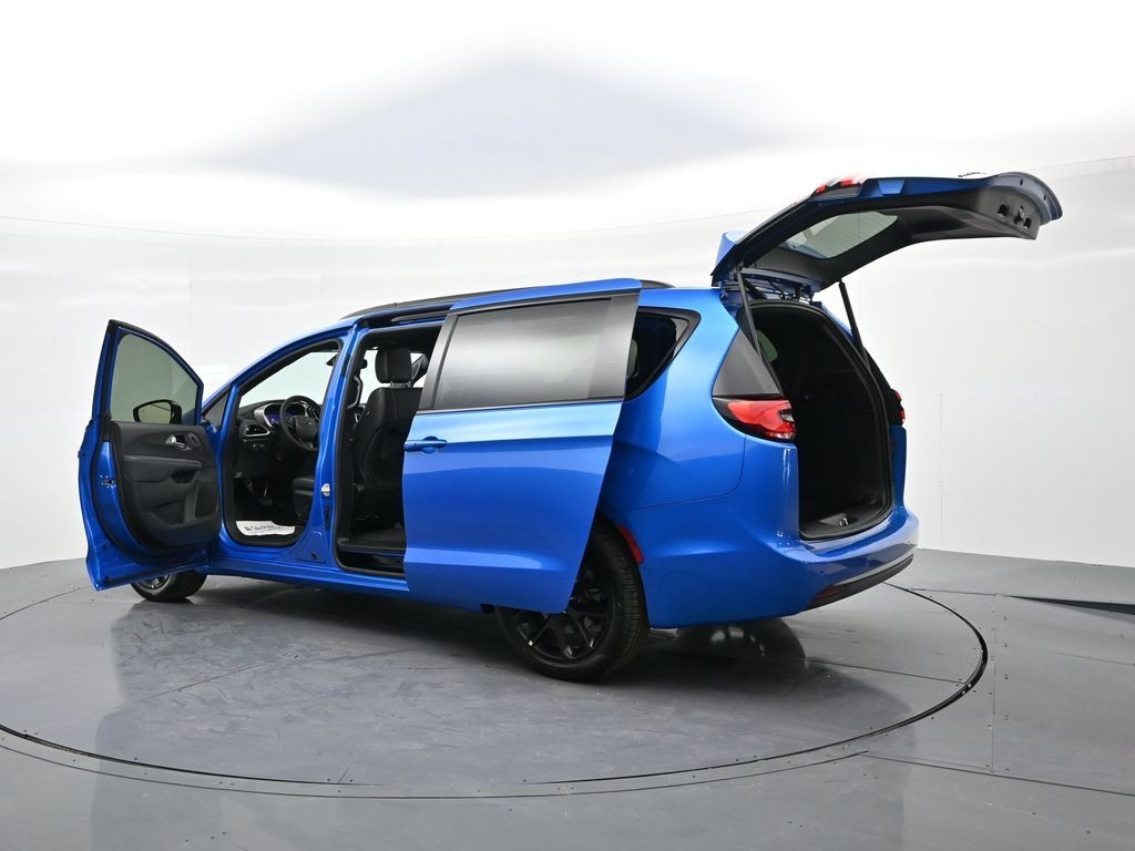 Chrysler Pacifica Vehicle Full-screen Gallery Image 27