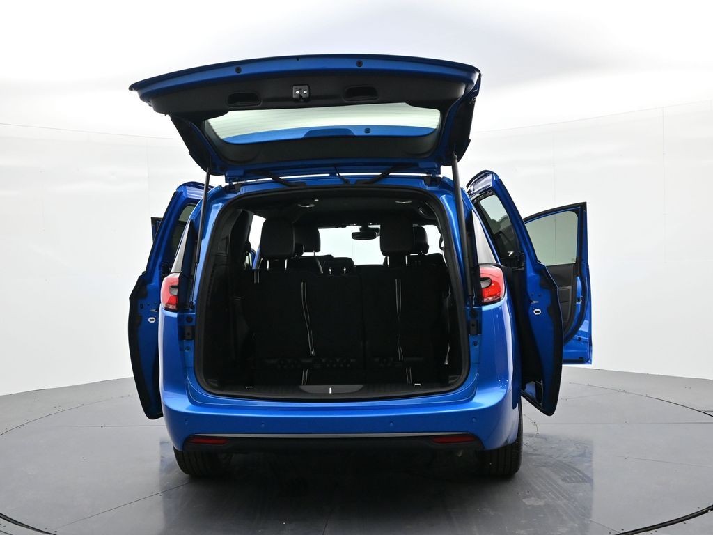 Chrysler Pacifica Vehicle Full-screen Gallery Image 29