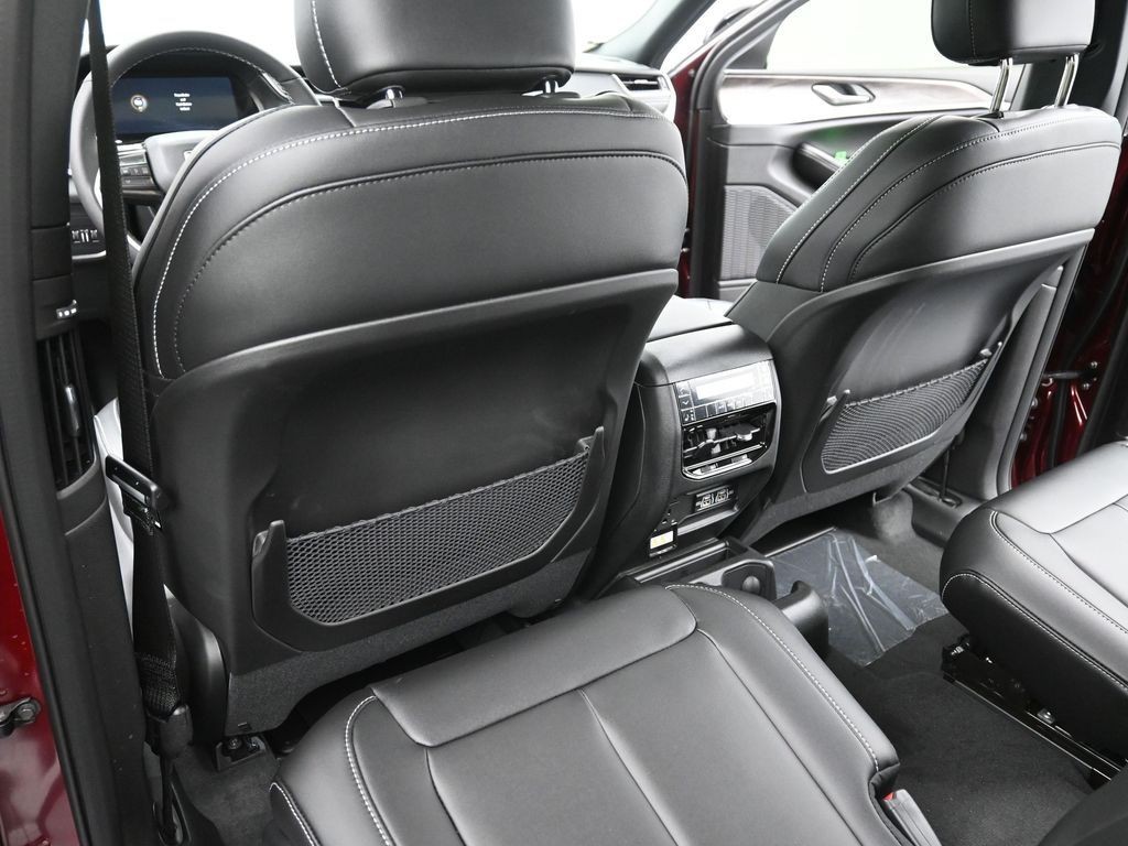 Jeep Grand Cherokee L Vehicle Full-screen Gallery Image 17