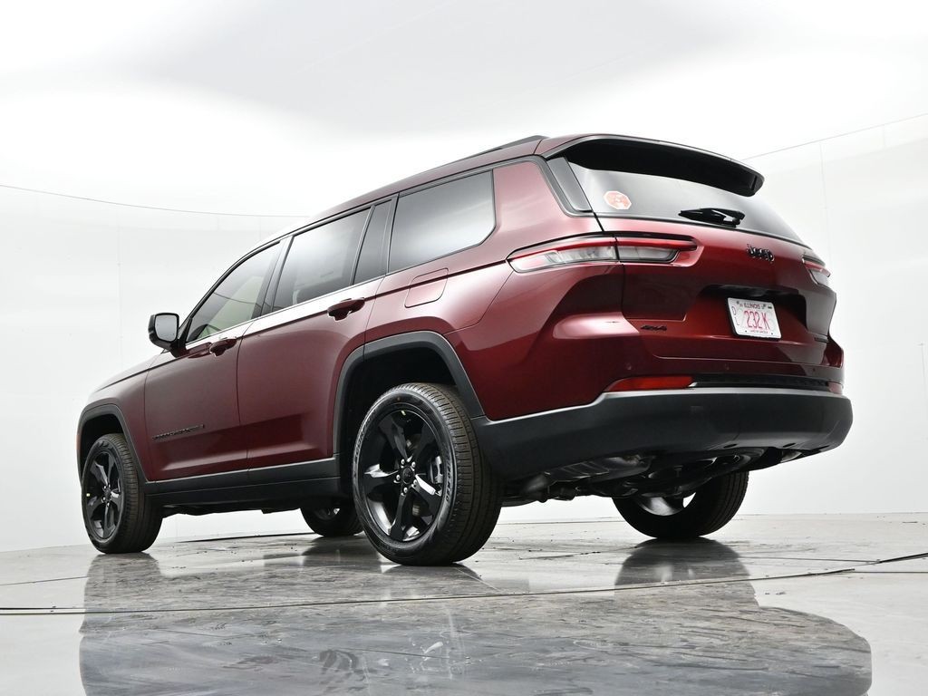 Jeep Grand Cherokee L Vehicle Full-screen Gallery Image 22