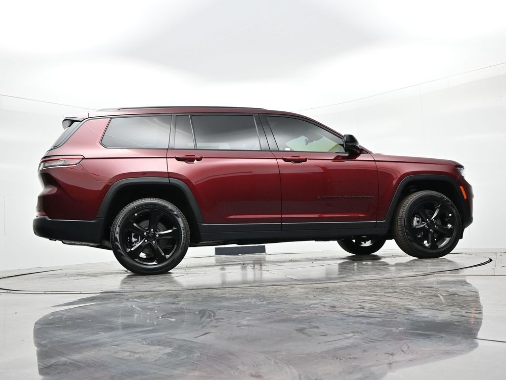 Jeep Grand Cherokee L Vehicle Full-screen Gallery Image 25