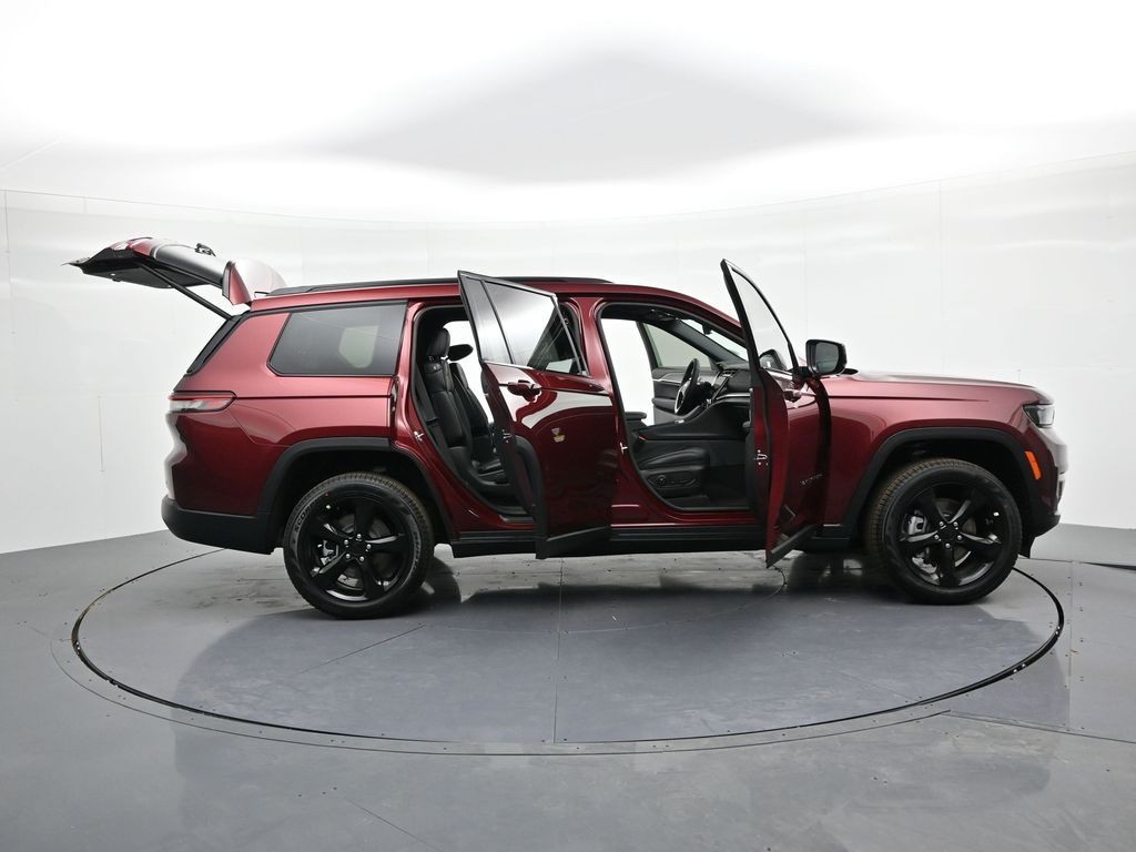 Jeep Grand Cherokee L Vehicle Full-screen Gallery Image 26