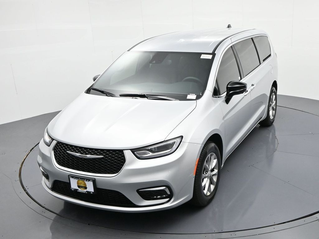 Chrysler Pacifica Vehicle Full-screen Gallery Image 19