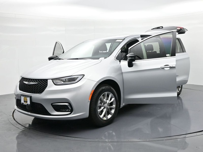 Chrysler Pacifica Vehicle Full-screen Gallery Image 27