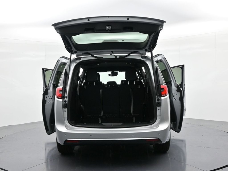 Chrysler Pacifica Vehicle Full-screen Gallery Image 28