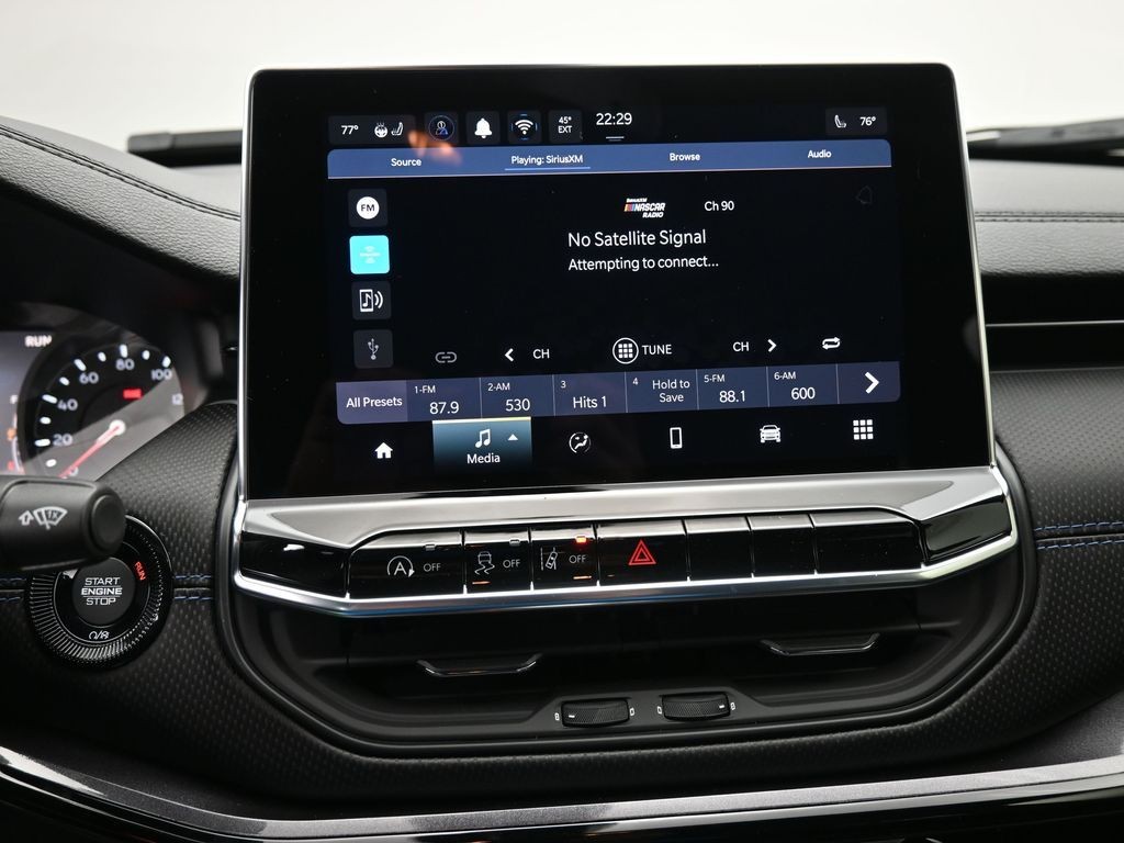 Jeep Compass Vehicle Full-screen Gallery Image 10