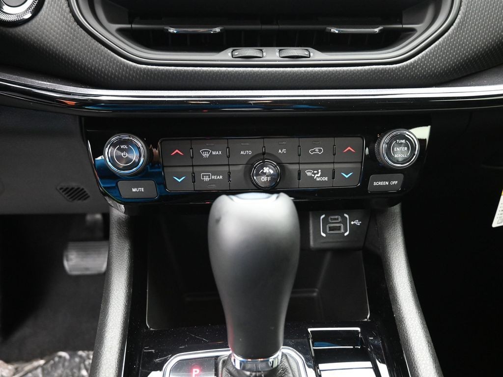 Jeep Compass Vehicle Full-screen Gallery Image 11