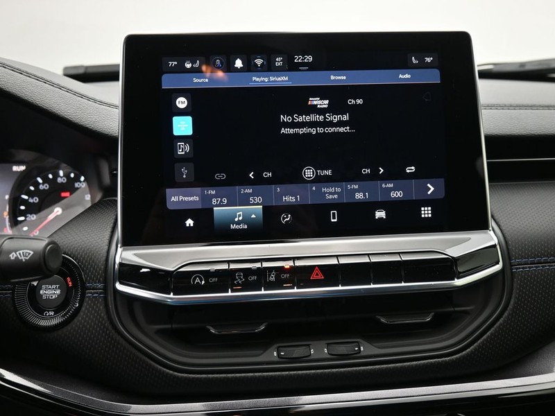 Jeep Compass Vehicle Full-screen Gallery Image 10