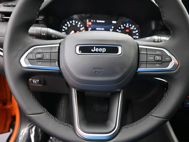 Jeep Compass Vehicle Full-screen Gallery Image 13