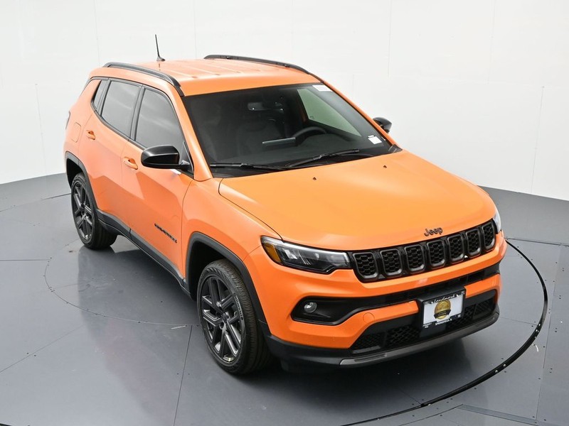 Jeep Compass Vehicle Full-screen Gallery Image 19