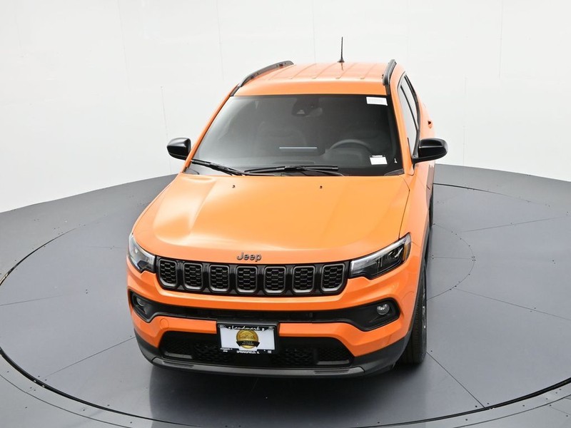 Jeep Compass Vehicle Full-screen Gallery Image 20