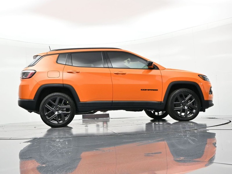 Jeep Compass Vehicle Full-screen Gallery Image 26
