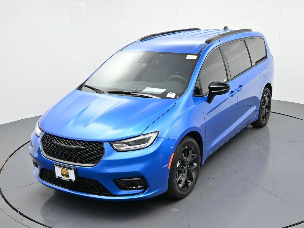 Chrysler Pacifica Vehicle Full-screen Gallery Image 18