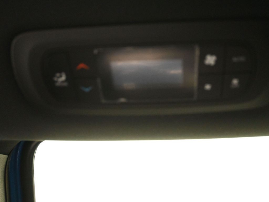 Chrysler Pacifica Vehicle Full-screen Gallery Image 28