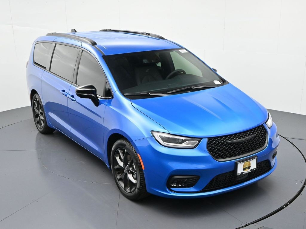 Chrysler Pacifica Vehicle Full-screen Gallery Image 31