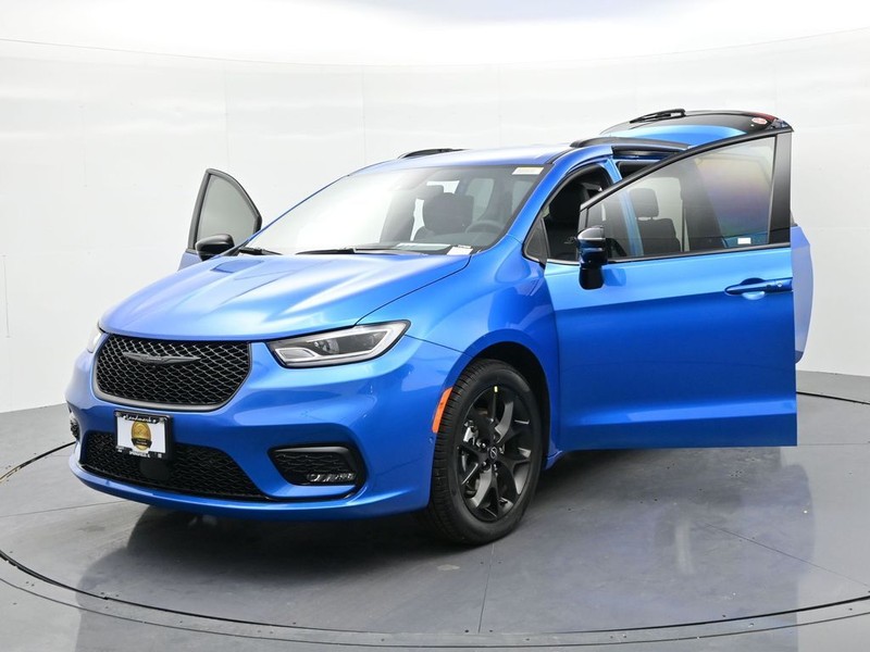 Chrysler Pacifica Vehicle Full-screen Gallery Image 25