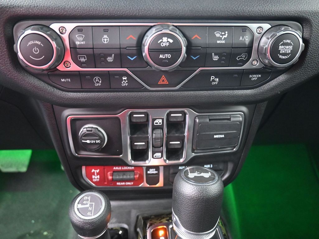 Jeep Wrangler Vehicle Full-screen Gallery Image 12