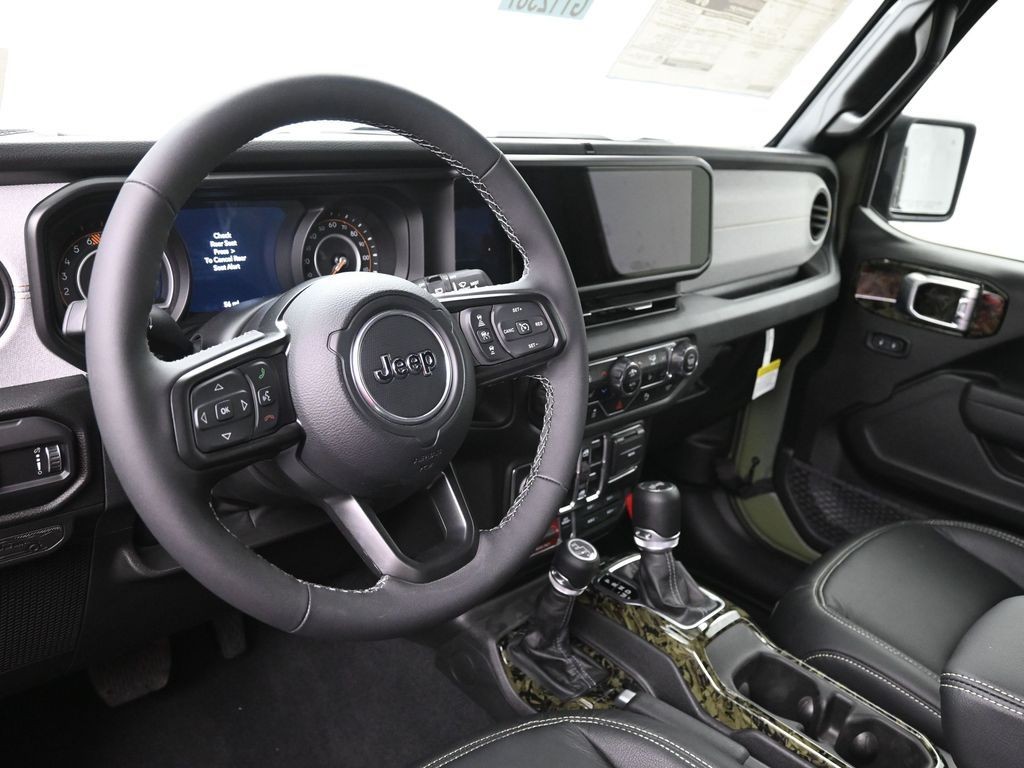 Jeep Wrangler Vehicle Full-screen Gallery Image 15