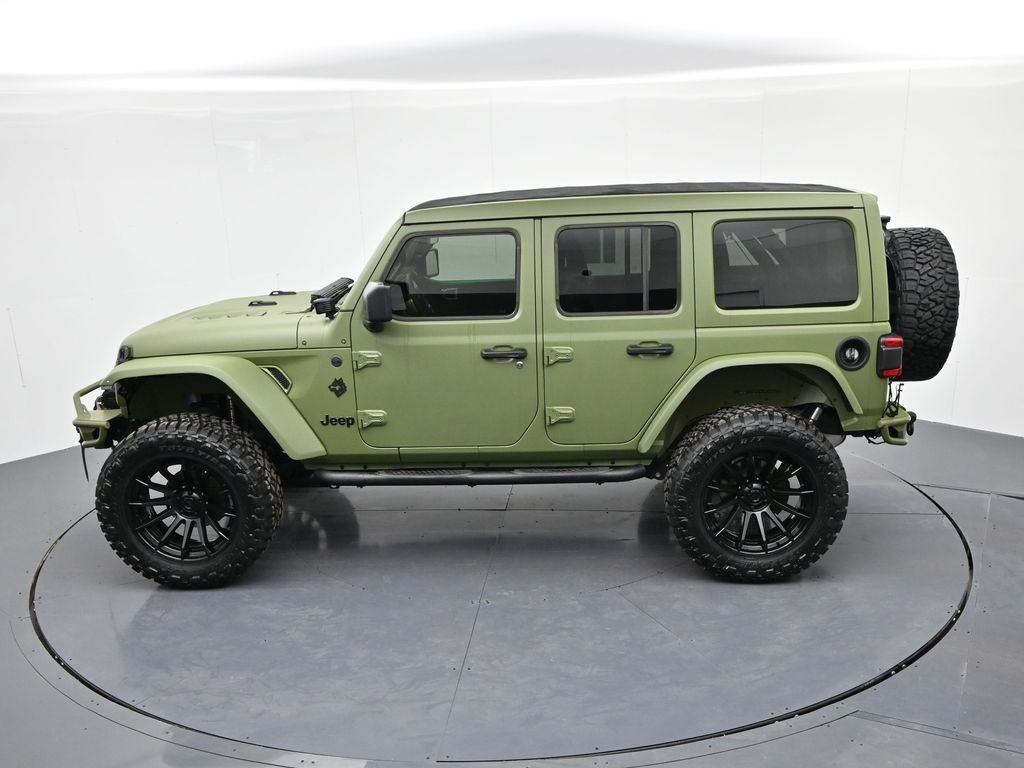 Jeep Wrangler Vehicle Full-screen Gallery Image 19