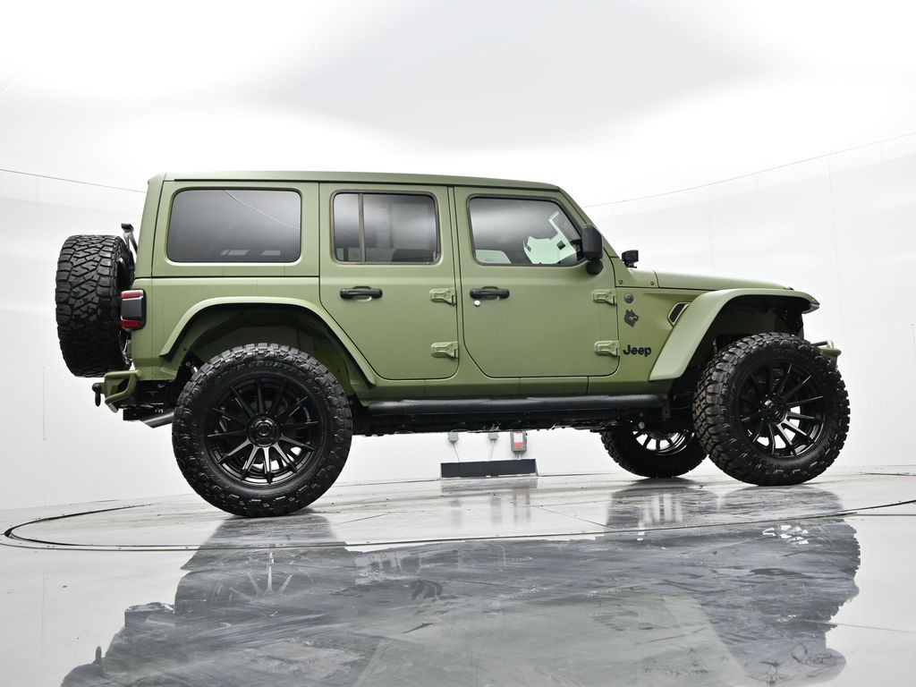 Jeep Wrangler Vehicle Full-screen Gallery Image 23