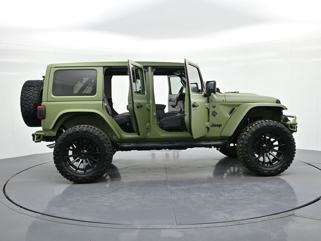 Jeep Wrangler Vehicle Full-screen Gallery Image 24