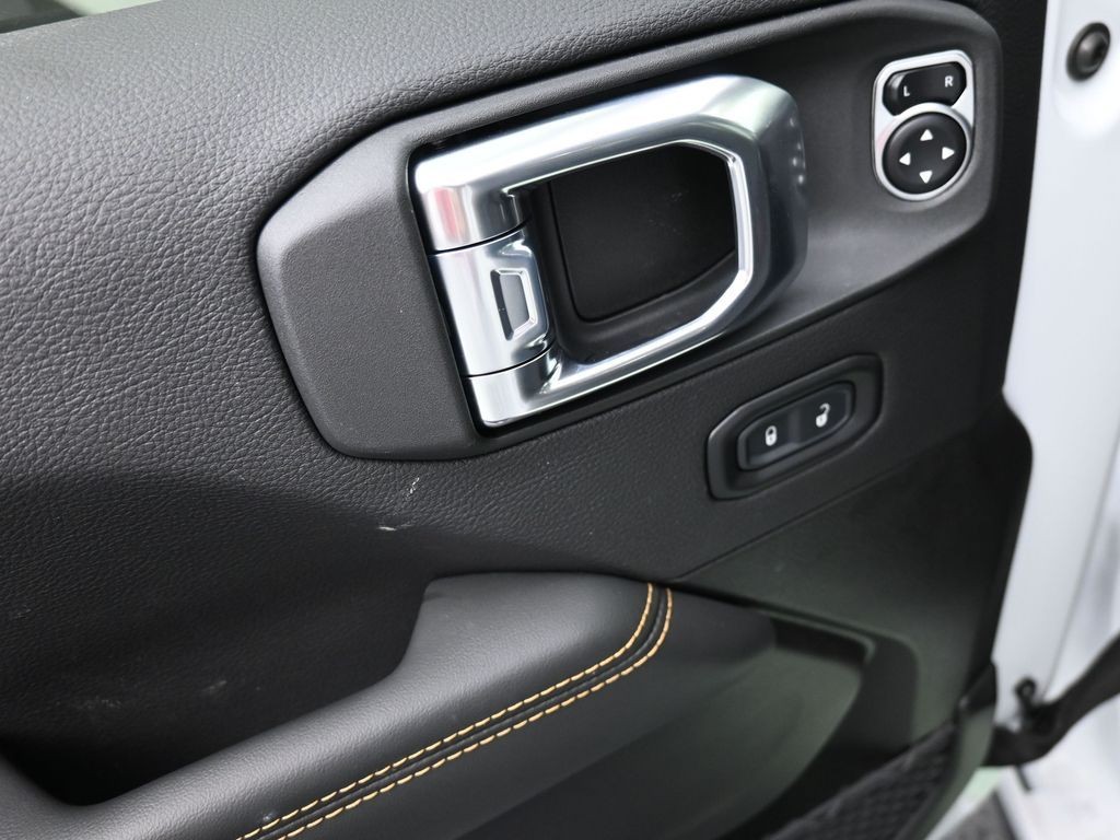 Jeep Wrangler Vehicle Full-screen Gallery Image 10