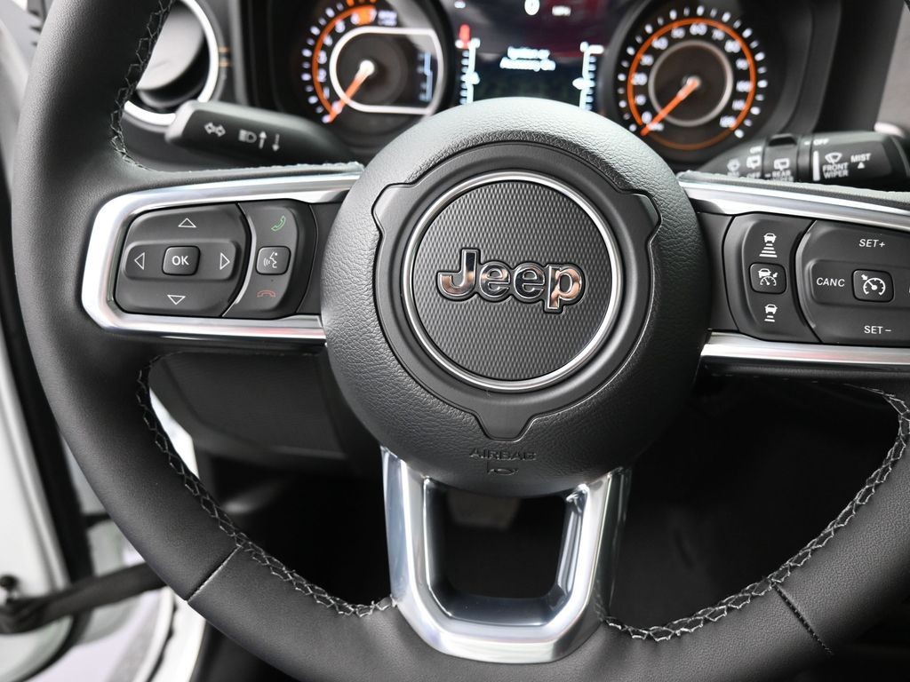 Jeep Wrangler Vehicle Full-screen Gallery Image 13