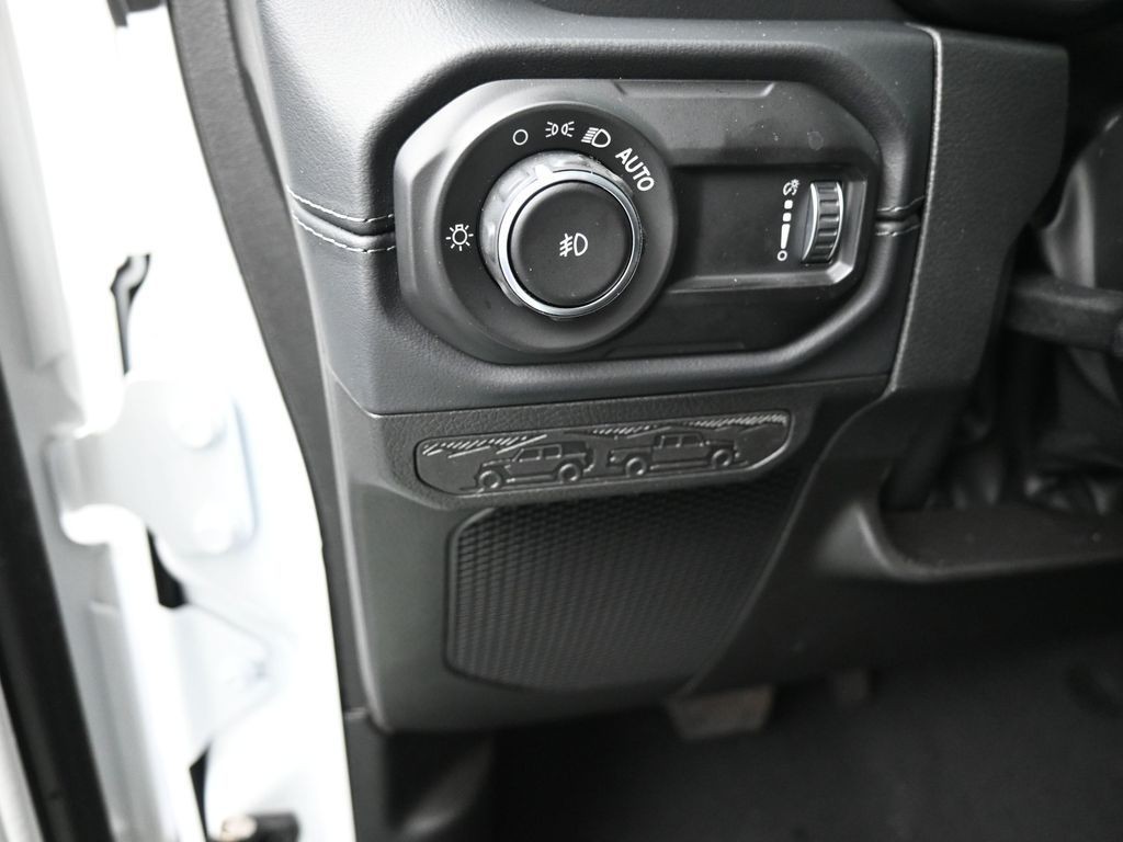 Jeep Wrangler Vehicle Full-screen Gallery Image 15
