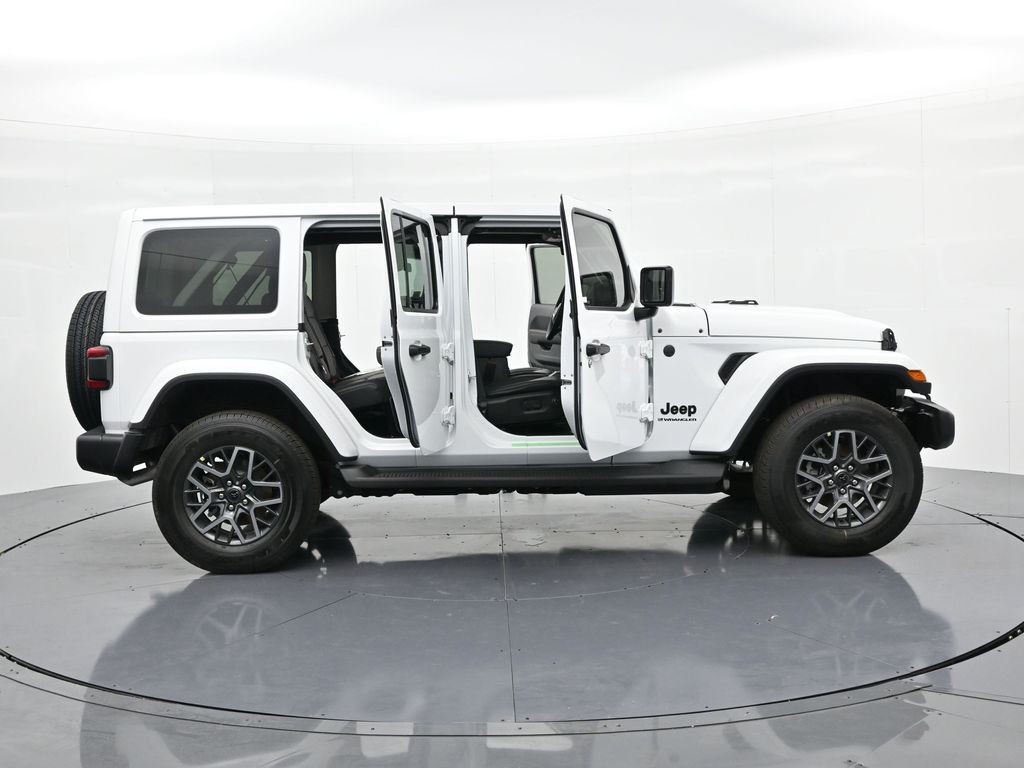 Jeep Wrangler Vehicle Full-screen Gallery Image 26