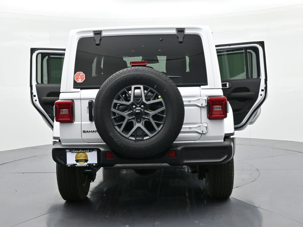Jeep Wrangler Vehicle Full-screen Gallery Image 29