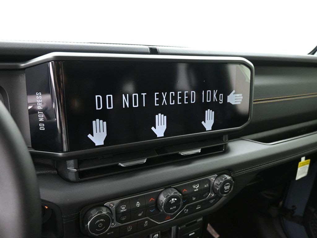 Jeep Wrangler Vehicle Full-screen Gallery Image 13