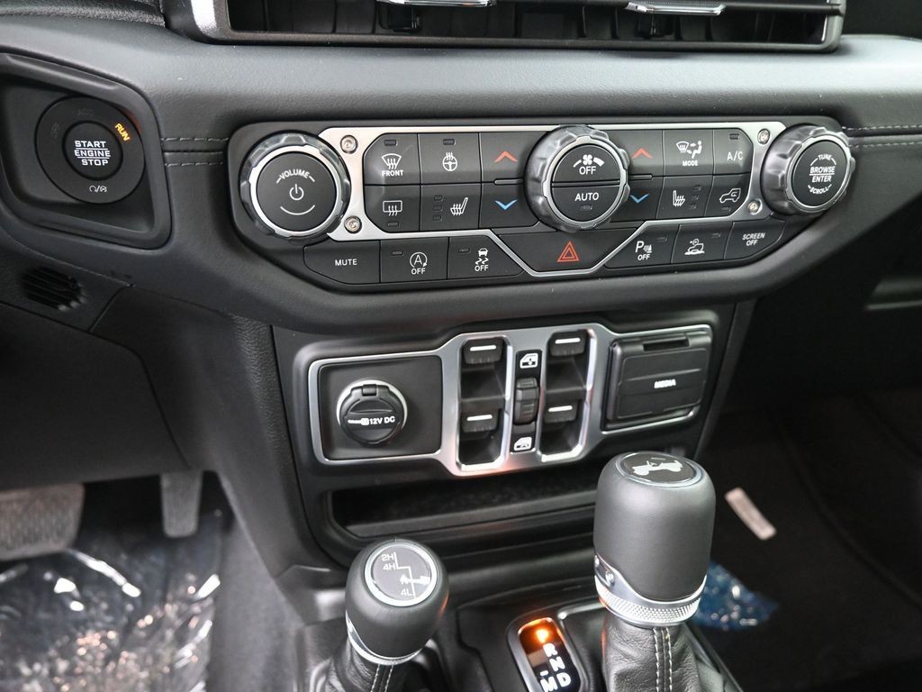 Jeep Wrangler Vehicle Full-screen Gallery Image 14