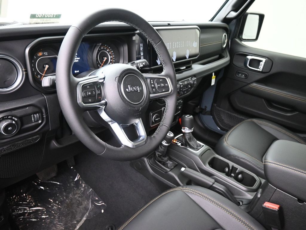 Jeep Wrangler Vehicle Full-screen Gallery Image 15