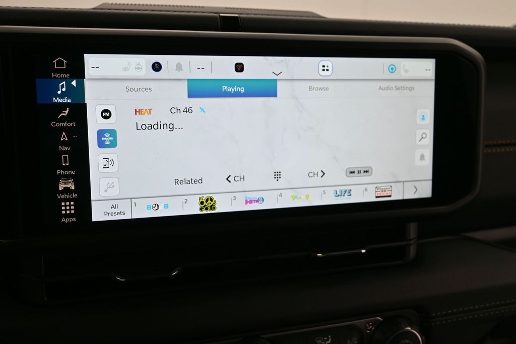 Jeep Wrangler Vehicle Full-screen Gallery Image 10