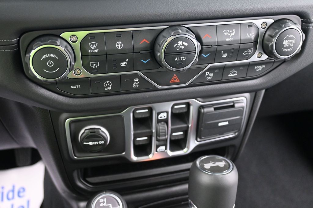 Jeep Wrangler Vehicle Full-screen Gallery Image 11