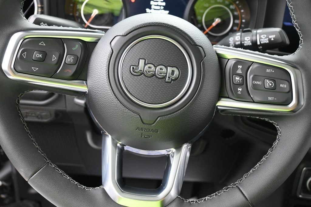 Jeep Wrangler Vehicle Full-screen Gallery Image 13