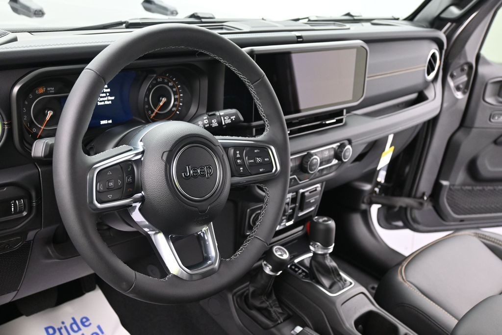 Jeep Wrangler Vehicle Full-screen Gallery Image 14