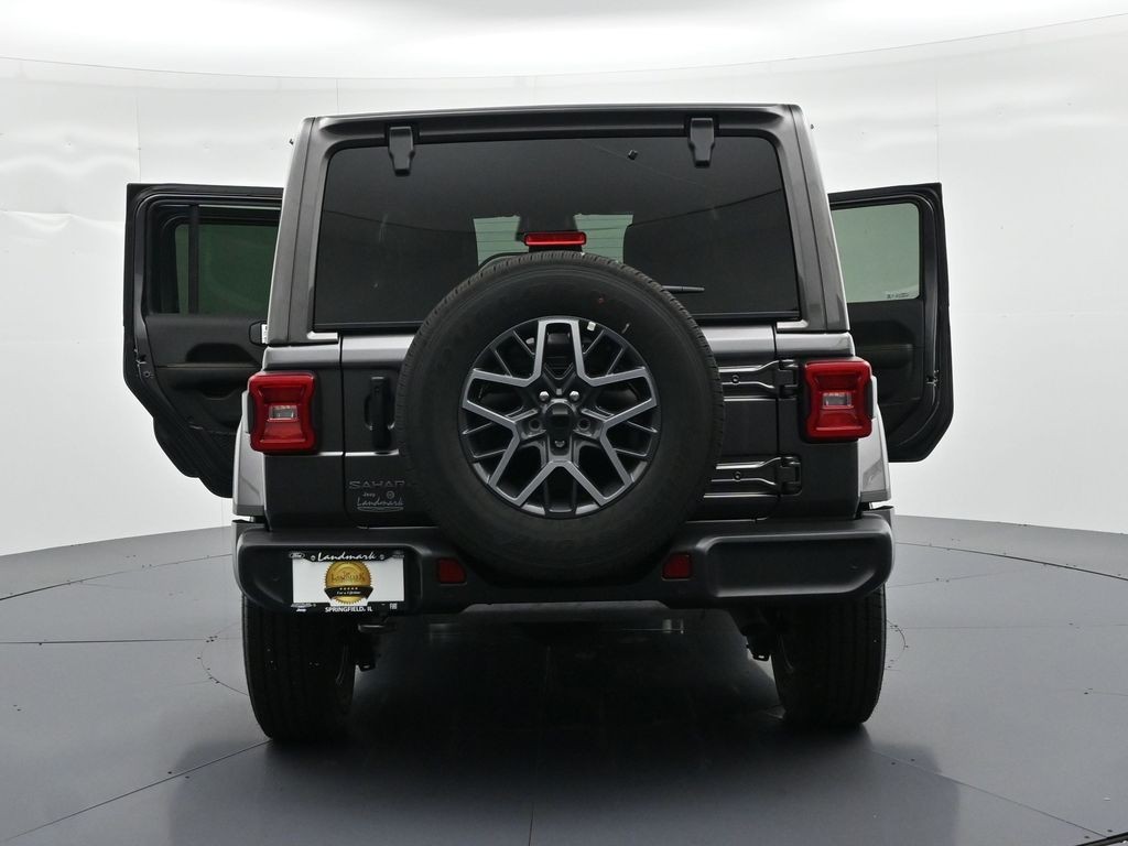 Jeep Wrangler Vehicle Full-screen Gallery Image 26