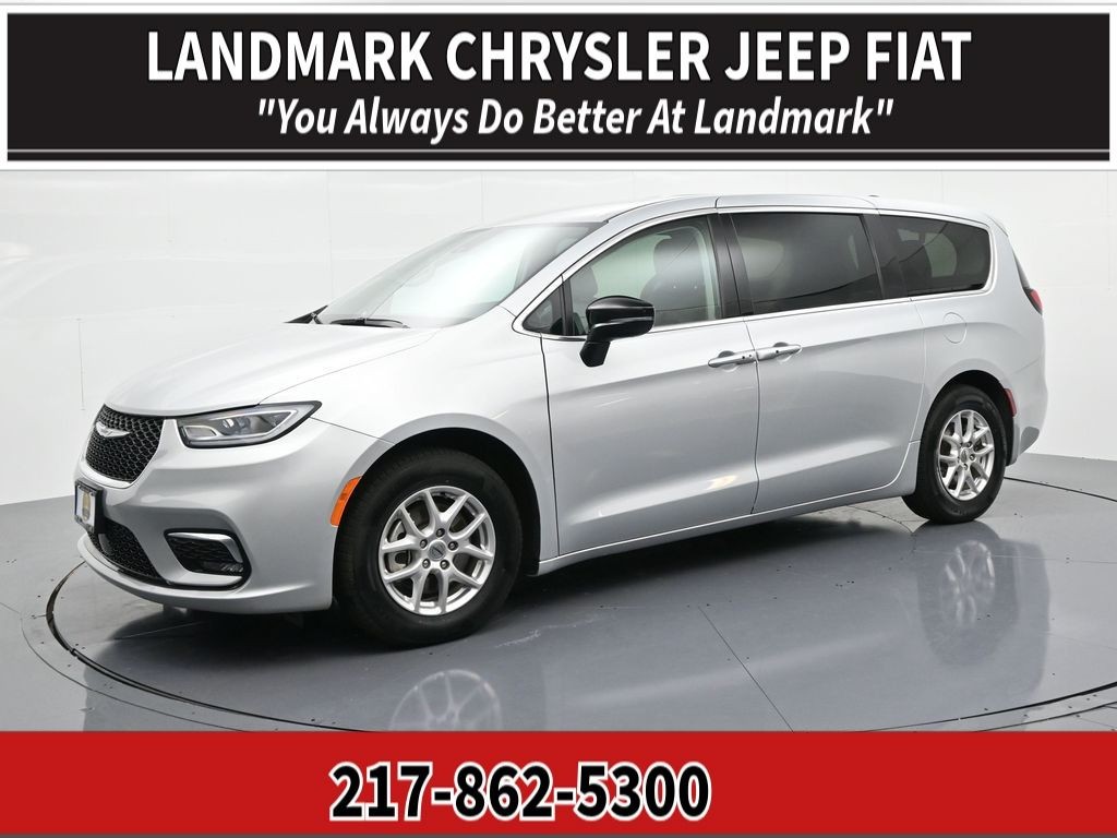 Chrysler Pacifica Vehicle Full-screen Gallery Image 01