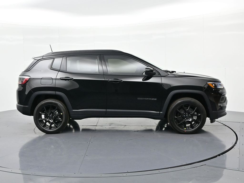 Jeep Compass Vehicle Full-screen Gallery Image 5