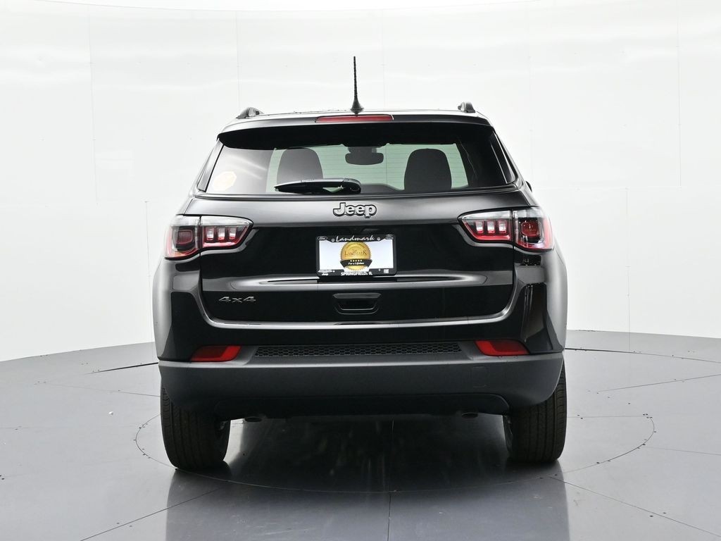 Jeep Compass Vehicle Full-screen Gallery Image 7