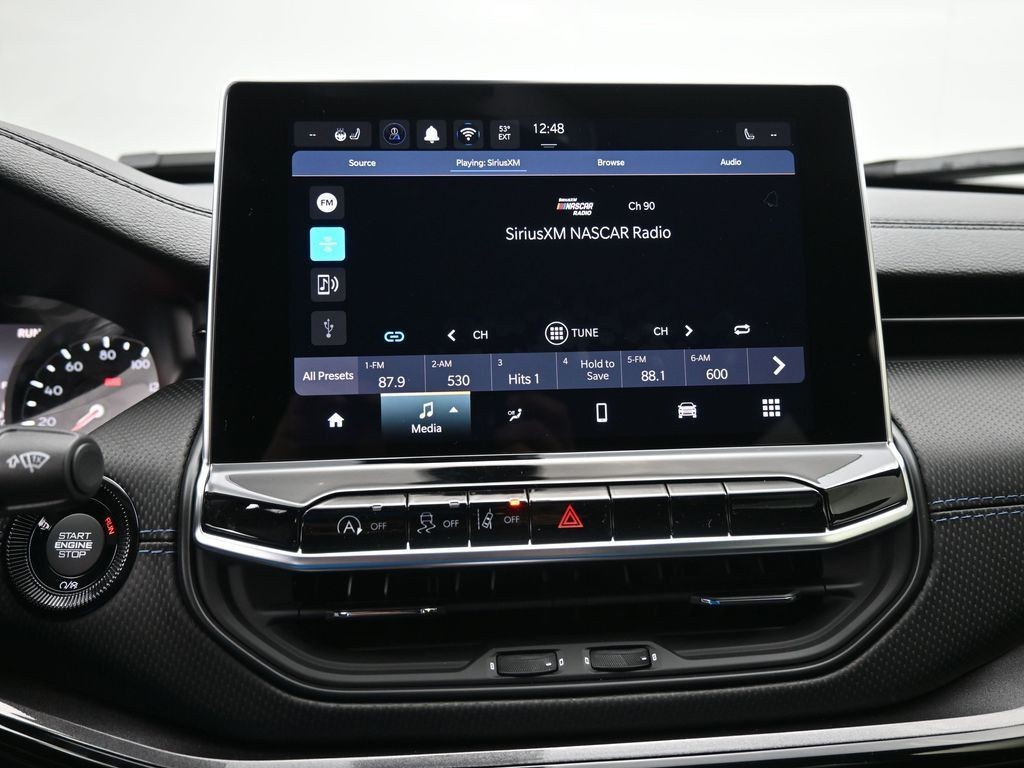 Jeep Compass Vehicle Full-screen Gallery Image 12