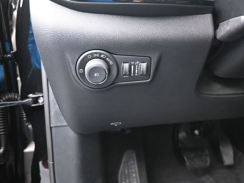 Jeep Compass Vehicle Full-screen Gallery Image 15