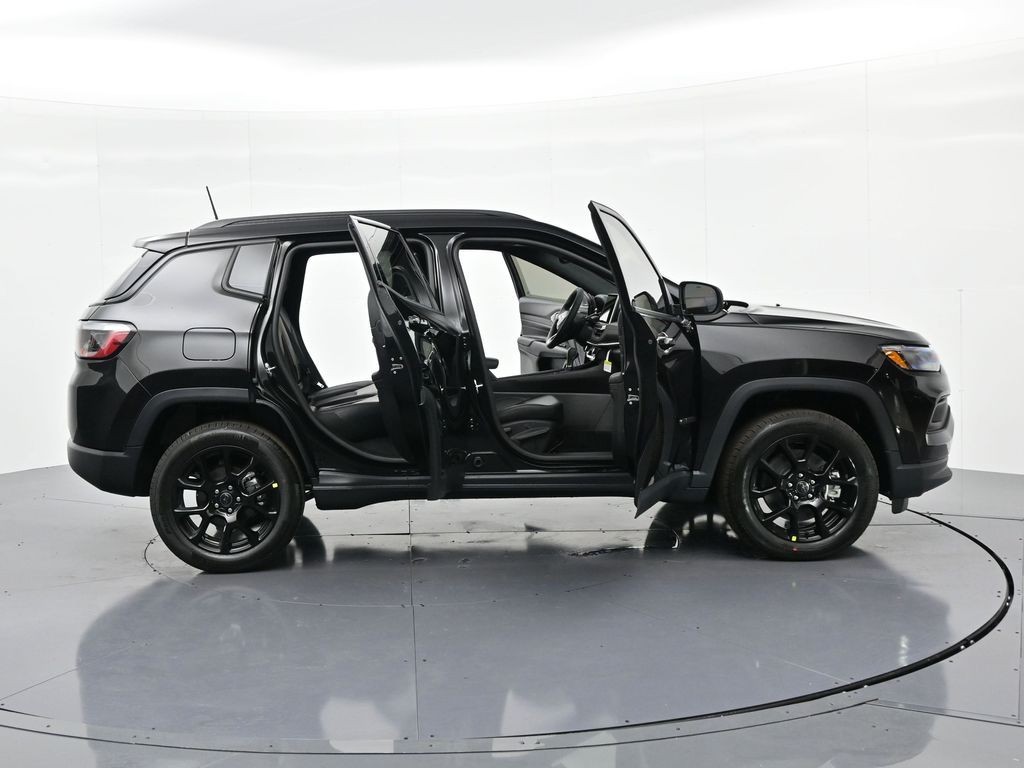Jeep Compass Vehicle Full-screen Gallery Image 25