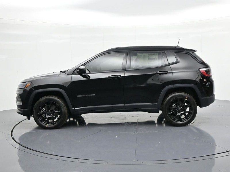Jeep Compass Vehicle Full-screen Gallery Image 9